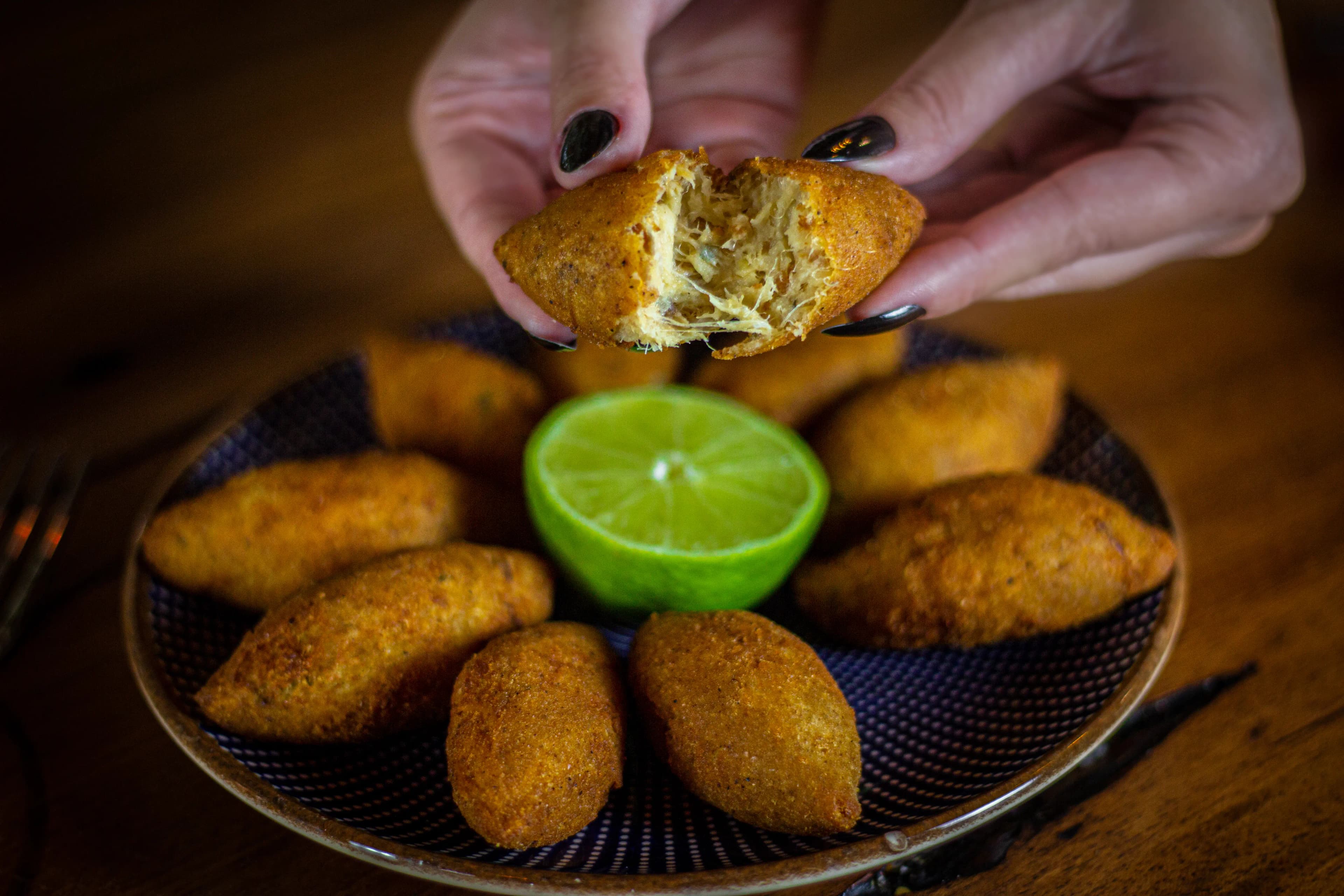 Bolinho de bacalhau servido no Dino Barbecue
